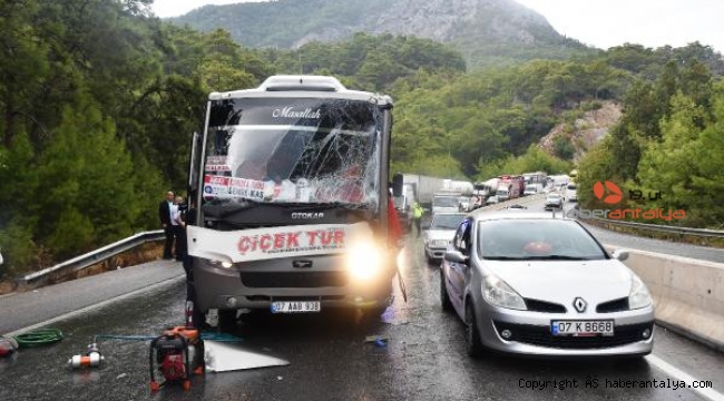Antalya'da 6 araç birbirine girdi !