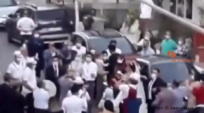 Antalya'da sokak ortasında sosyal mesafesiz düğün eğlencesi !