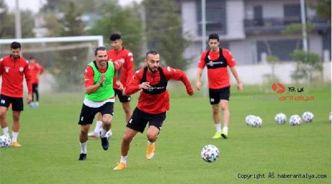 Antalyaspor'da, Başakşehir maçında 6 oyuncu forma giyemeyecek