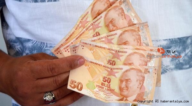 ATM'den çektiği paralar arasında, 6 adet hatalı basım 50 TL çıktı