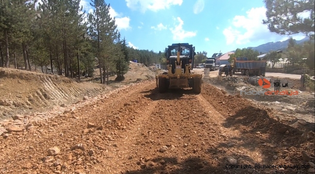 Büyükşehirden Gazipaşa'nın yaylalarında yol çalışması