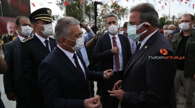 Cumhuriyet Meydanı'nda 'çelenk' tartışması