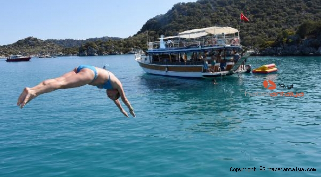 Kekova'ya ekimde de turist akını