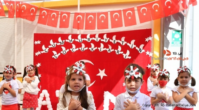 Konyaaltı Belediyesi kreşlerinde 'Cumhuriyet' coşkusu