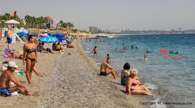 Konyaaltı Sahili, turistlere kaldı