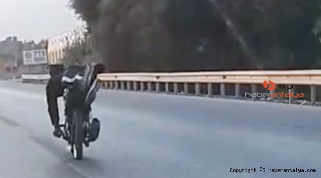 Motosiklet sürücüsünün tehlikeli yolculuğu !