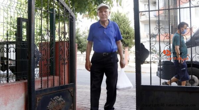Pazarda alışveriş yaparken emekli maaşından oldu !