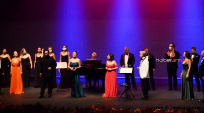 'Seslerin büyüsü' maskenin ardından geldi
