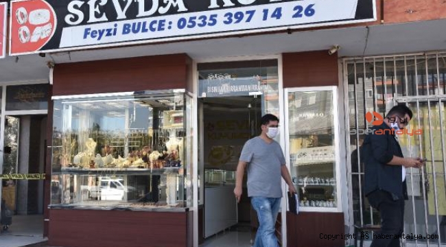 Soyguncu 1 kilogram altınla kaçtı ! Polis alarmda