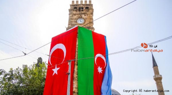 Tarihi simgeler bayraklarla donatıldı