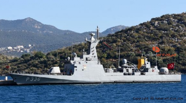 Türk fırkateyni, Kaş Limanı'nda bekleyişini sürdürüyor