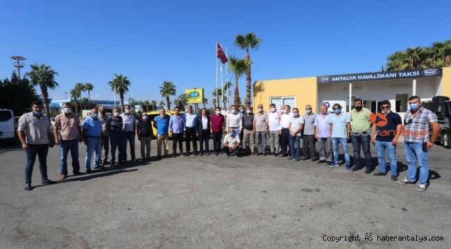 Tütüncü, taksici esnafı ile buluştu