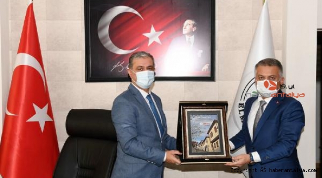 Vali Yazıcı, tarihi yağlı güreşleriyle ünlü Elmalı'da