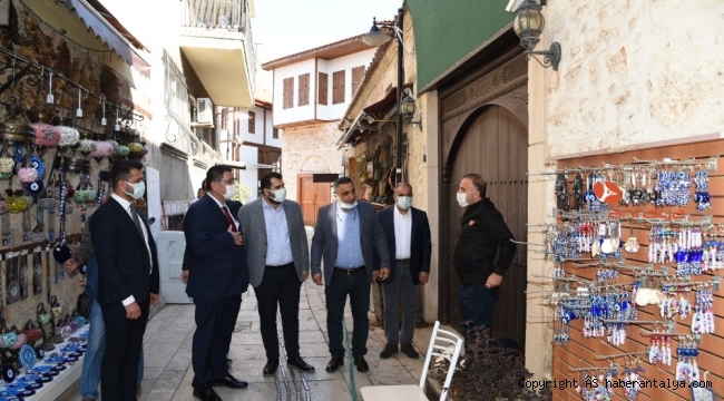 AESOB Başkanı Dere, Kaleiçi esnafının sıkıntılarını dinledi