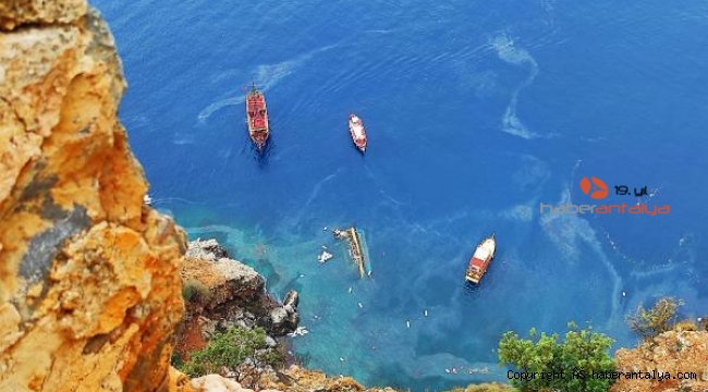 Alanya'da gezinti teknesi battı