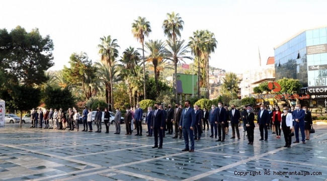 Alanya'da Öğretmenler Günü korona gölgesinde kutlandı