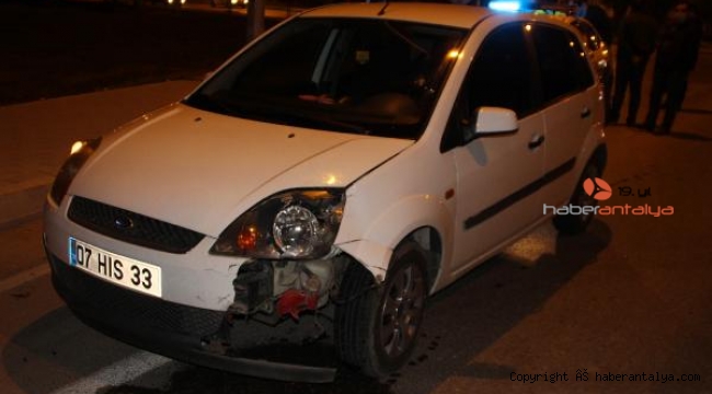 Ambulansa yol vermek isterken otomobil çarptı