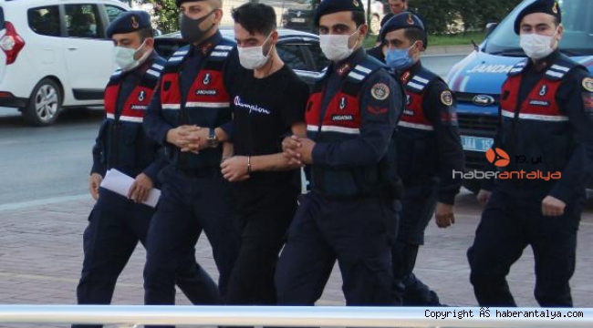 Antalya'da 3 aydır aranan katil zanlısı, berberde yakalandı
