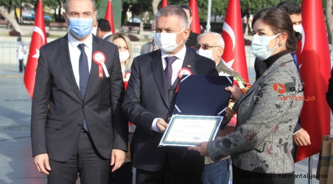 Antalya'da Öğretmenler Günü kutlandı