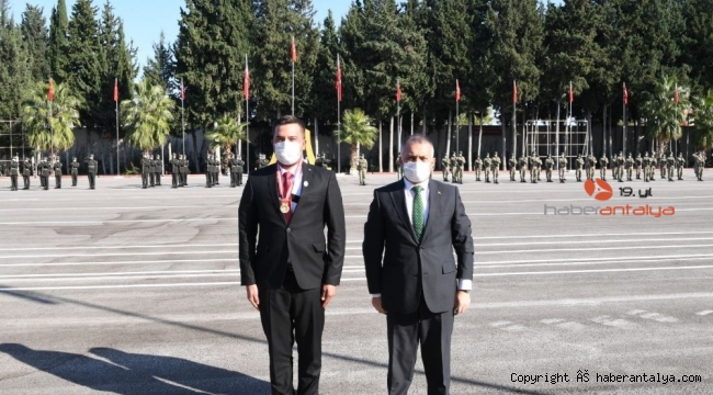 Antalyalı gaziye üstün cesaret ve feragat madalyası