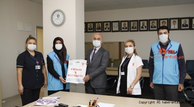 AÜ'de kanser tedavisi gören çocuklara anlamlı hediye