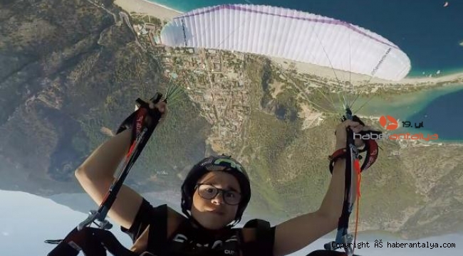 En genç akrobasi pilotu, dünyaya açılmak istiyor
