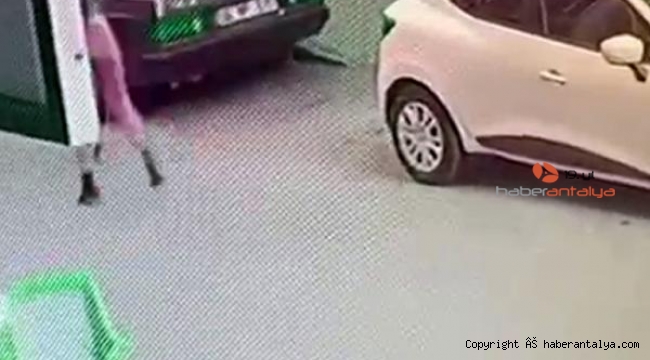 Kaçan hırsızı 'uçan tekme'yle durdurdu, dövülmesine üzüldü