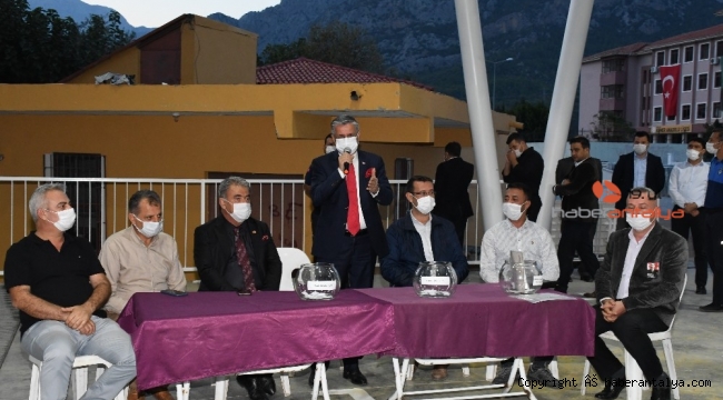 Kemer'de pazar esnafı yeni yerlerine kavuştu