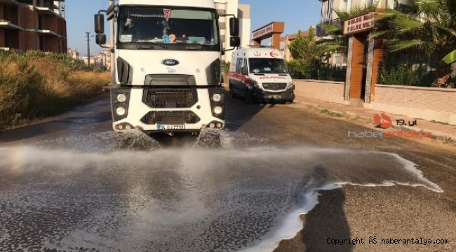Kepez'de cadde ve sokakların dezenfekte işlemi sürüyor