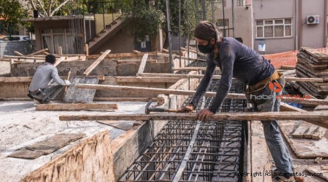 Kepez'den iki okula çok amaçlı salon