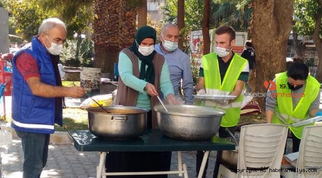 Mobil Aşevi'nin afetzedelere sıcak yemek ikramı sürüyor