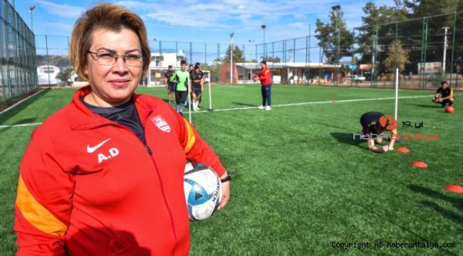 Oğlunun hayali için futbol kulübü kurdu