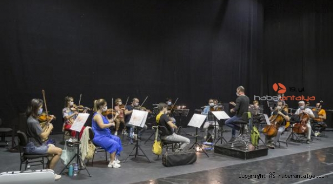 Orkestra ve bale aynı sahnede