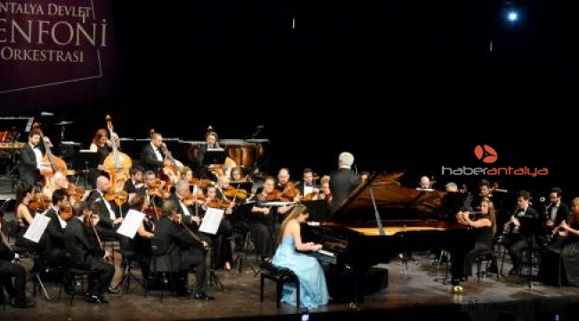 Piyanolu-kemanlı konser