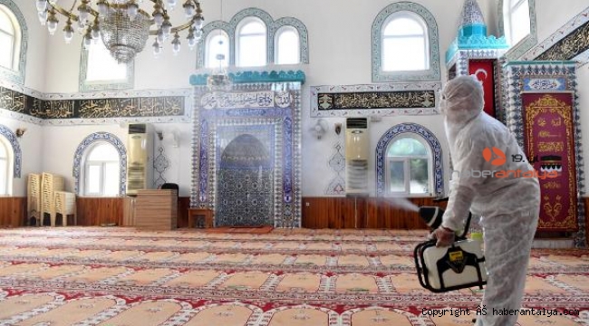 Taksi durakları, parklar ve camiler dezenfekte ediliyor