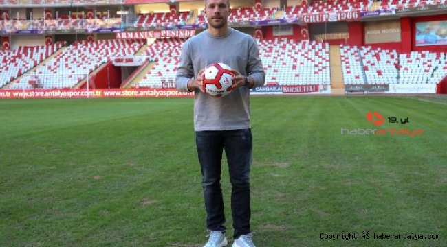 Yıldız futbolcu Podolski, tanıtım elçisi oldu