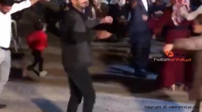 Yine düğün yine tepki çeken görüntüler !