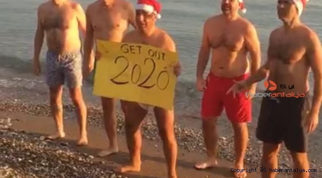 2021'i denize girerek kutladılar