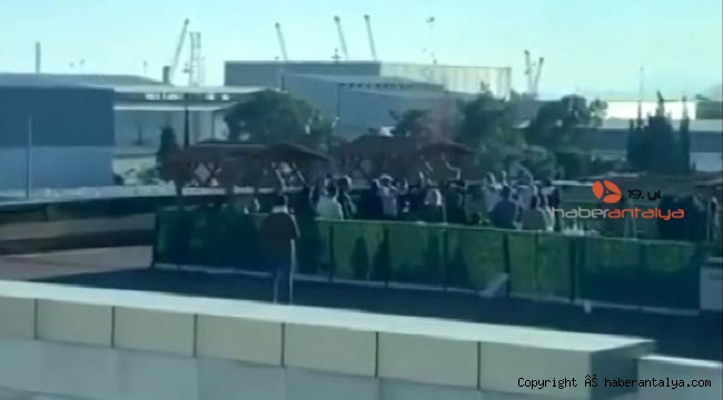 Antalya'da bu kez konfetili, içecekli teras partisi