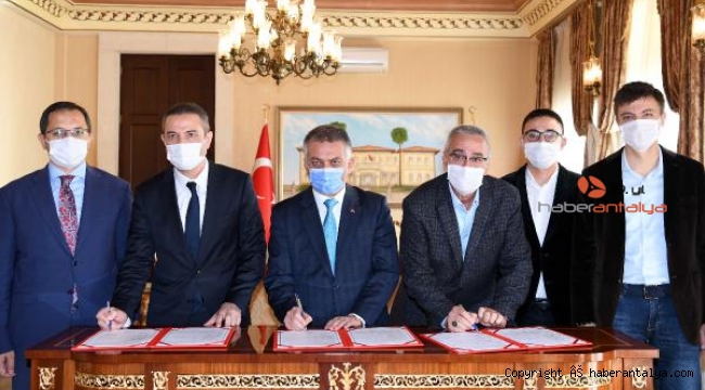 Finikeli hayırseverden eğitime çifte katkı