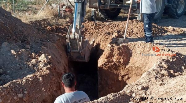 Korkuteli'nde yeni imar yolları üzerinde kanalizasyon çalışması