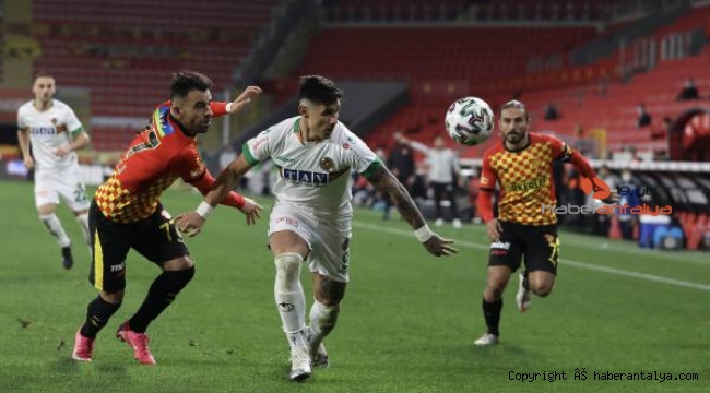 Lider Aytemiz Alanyaspor, İzmir'de yara aldı