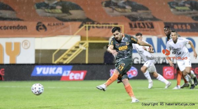 Lider Aytemiz Alanyaspor, yine ilkleri başardı