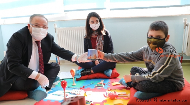 Mustafa Gürbüz, özel bireylerle bir araya geldi