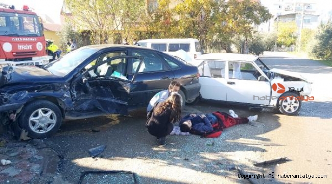 Otomobiller çarpıştı, arkadaşları başından ayrılamadı