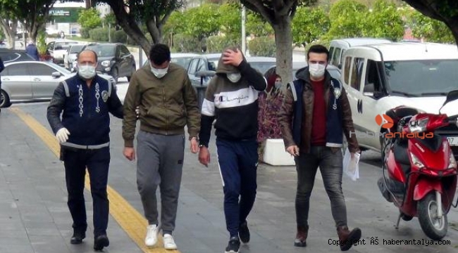 Sokağa çıkma kısıtlamasında çaldıkları motosikletle gezerken yakalandılar