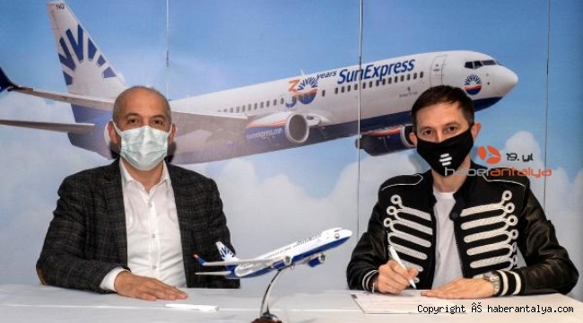 SunExpress, DJ Burak Yeter'in hava yolu partneri oldu