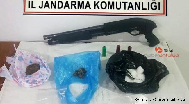Turistlere uyuşturucu satanlara şok baskın