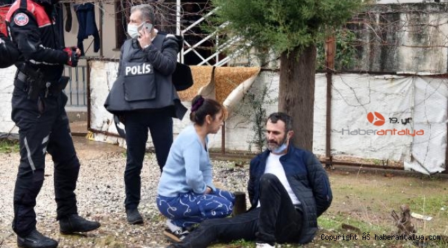 Uyuşturucu hükümlüsü çıktığı çatıda polise yakalandı, eşi teselli etmeye çalıştı