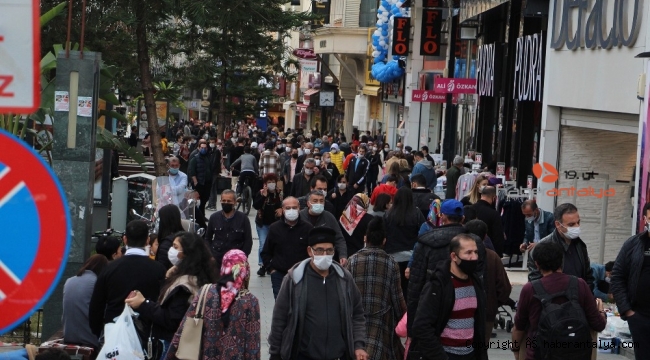 Vaka sayıların düştüğü Antalya'da ürküten yoğunluk !